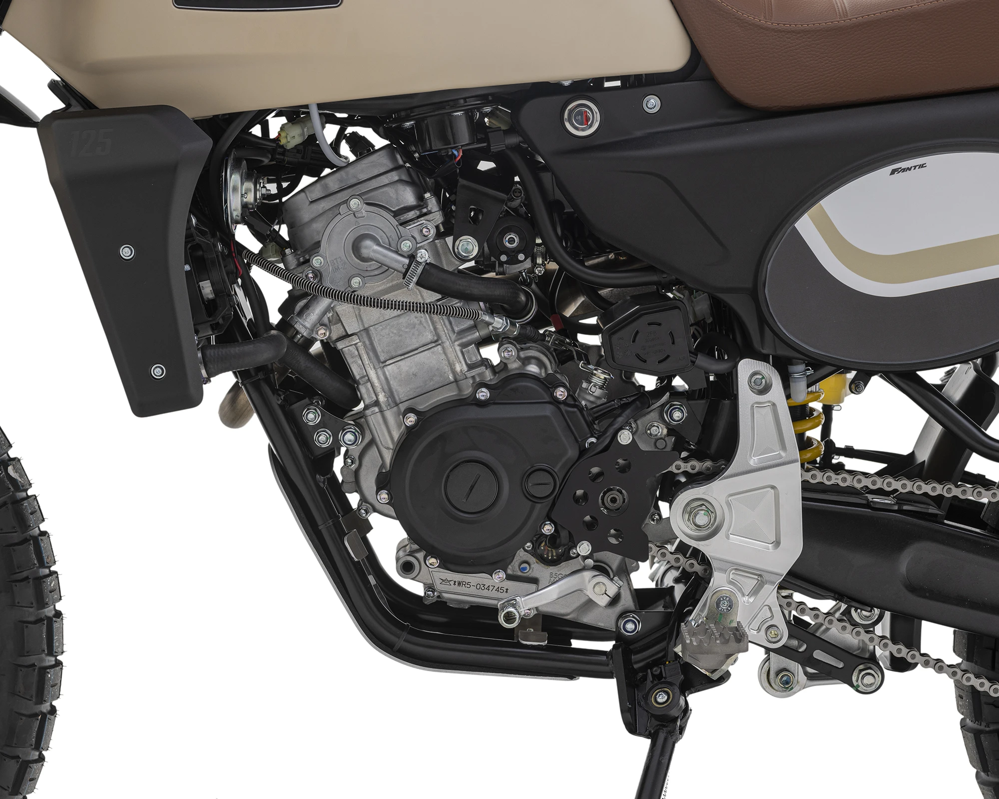 FANTIC CABALLERO Rally 125 MY25 最新の厳しい規制をクリアした、ファンティック・グループのモトーリ・ミナレッリが開発し製造する専用エンジンを搭載。優れたパフォーマンスを発揮する。 | 輸入発売元 MOTORISTS モータリスト合同会社