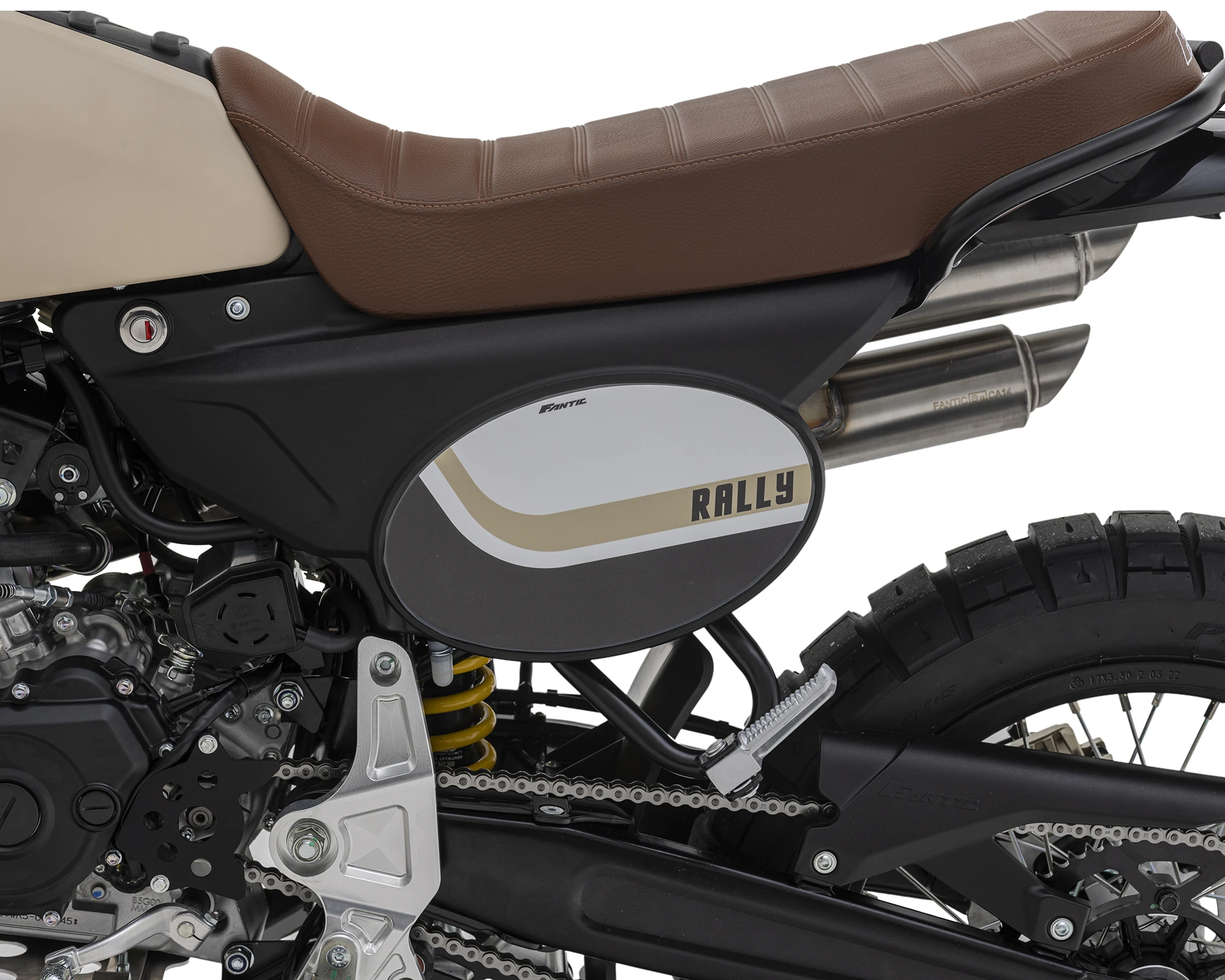 FANTIC CABALLERO Rally 125 MY25 トップブリッジ、ハンドルクランプは高剛性のビレットパーツを採用。Bluetooth機能を備えた丸型LCDディスプレーを装備。 | 輸入発売元 MOTORISTS モータリスト合同会社