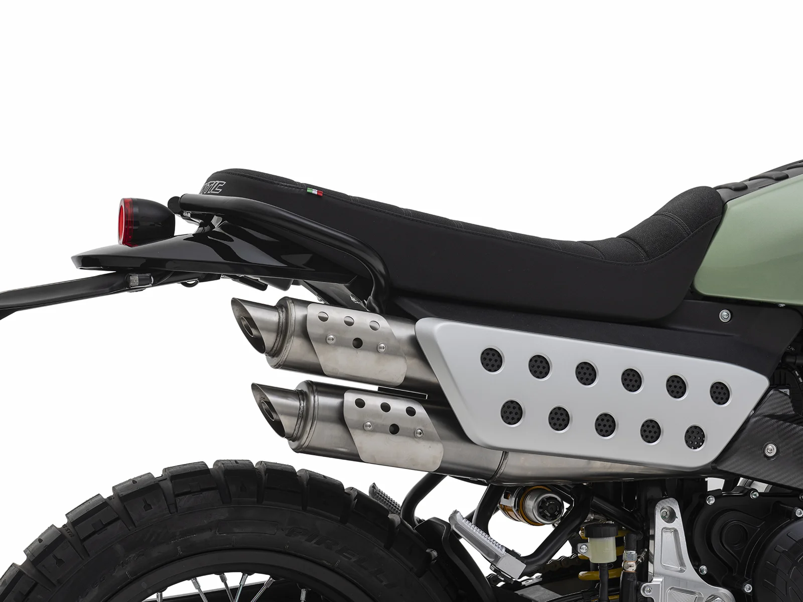 FANTIC CABALLERO Rally 500 MY25 新設計エンジンに合わせArrow社と共同開発のステンレス製エキゾーストシステム。最高のパフォ-マンスを発揮。 | 輸入発売元 MOTORISTS モータリスト合同会社