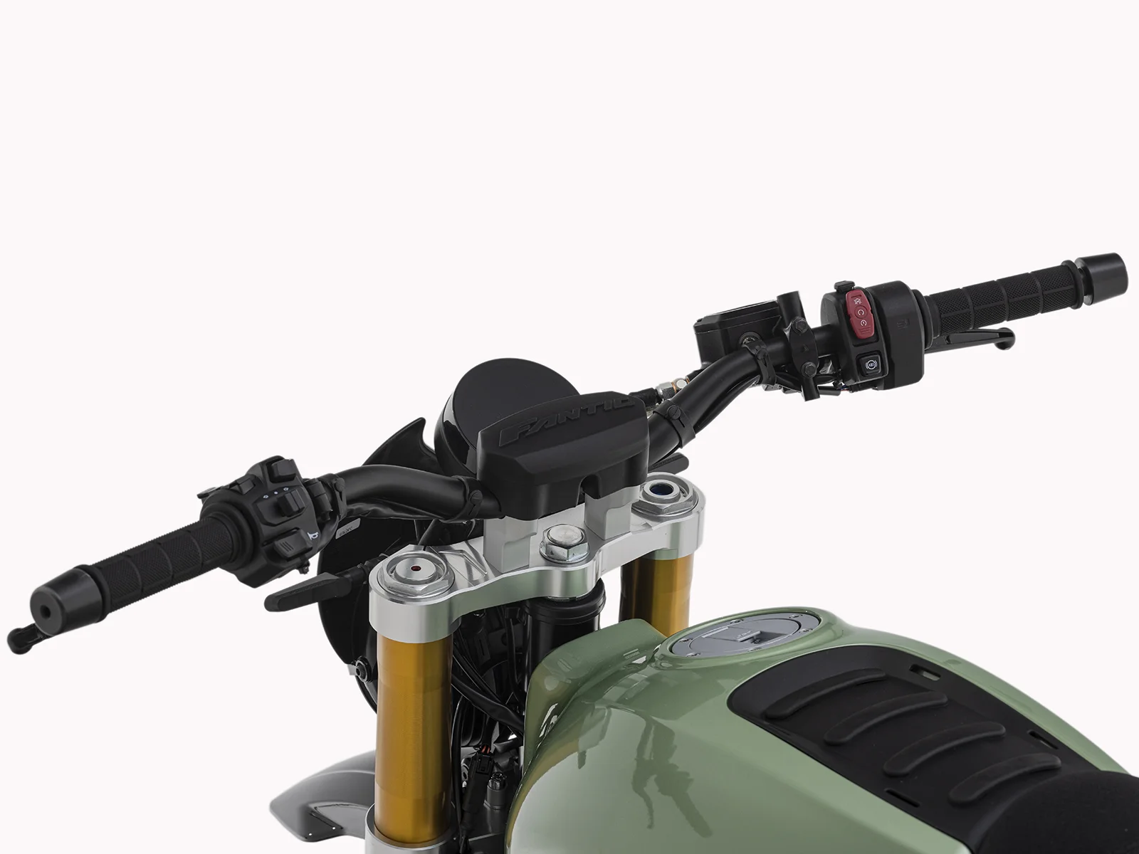 FANTIC CABALLERO Rally 500 MY25 トップブリッジ、ハンドルクランプは高剛性のビレットパーツを採用。Bluetooth機能を備えた丸型LCDディスプレーを装備。 | 輸入発売元 MOTORISTS モータリスト合同会社