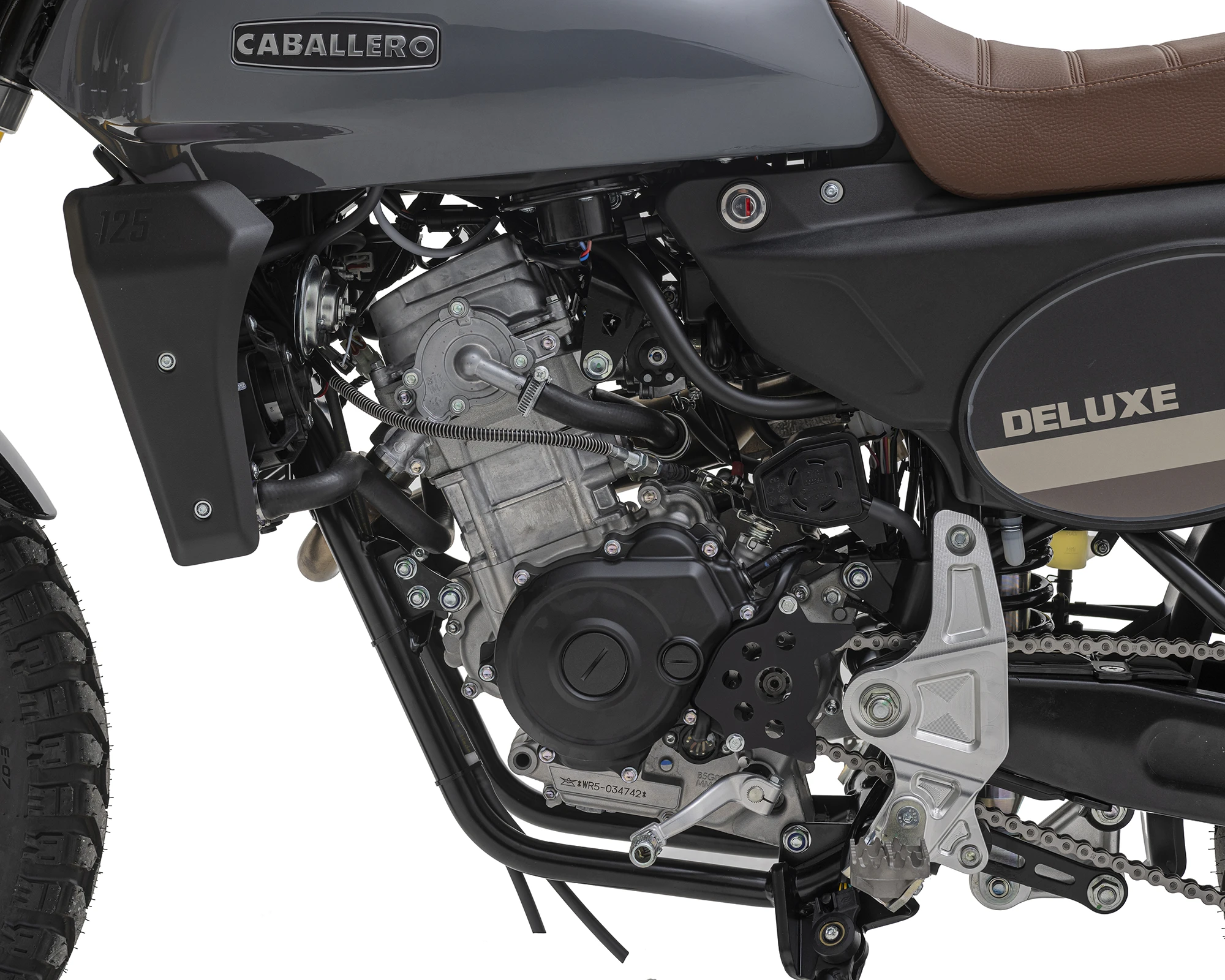 FANTIC CABALLERO Scrambler 125 DEULUXE MY25 最新の厳しい規制をクリアした、ファンティック・グループのモトーリ・ミナレッリが開発し製造する専用エンジンを搭載。優れたパフォーマンスを発揮する。 | 輸入発売元 MOTORISTS モータリスト合同会社