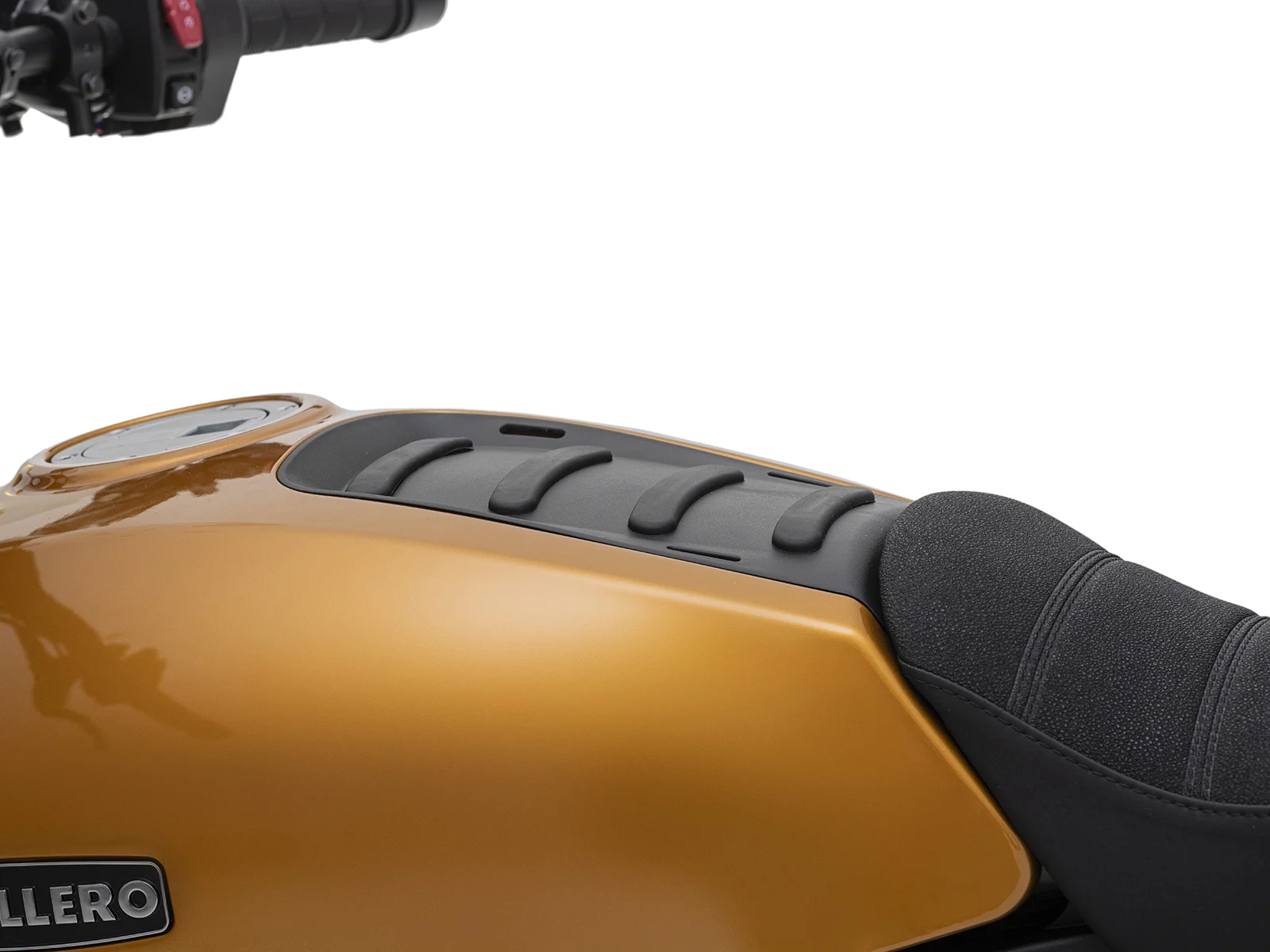 FANTIC CABALLERO Scrambler 500 DEULUXE MY25 キャバレロのアイコンともいえるタンクガードも、質感のある材質を採用して新しいデザインに変更。 | 輸入発売元 MOTORISTS モータリスト合同会社