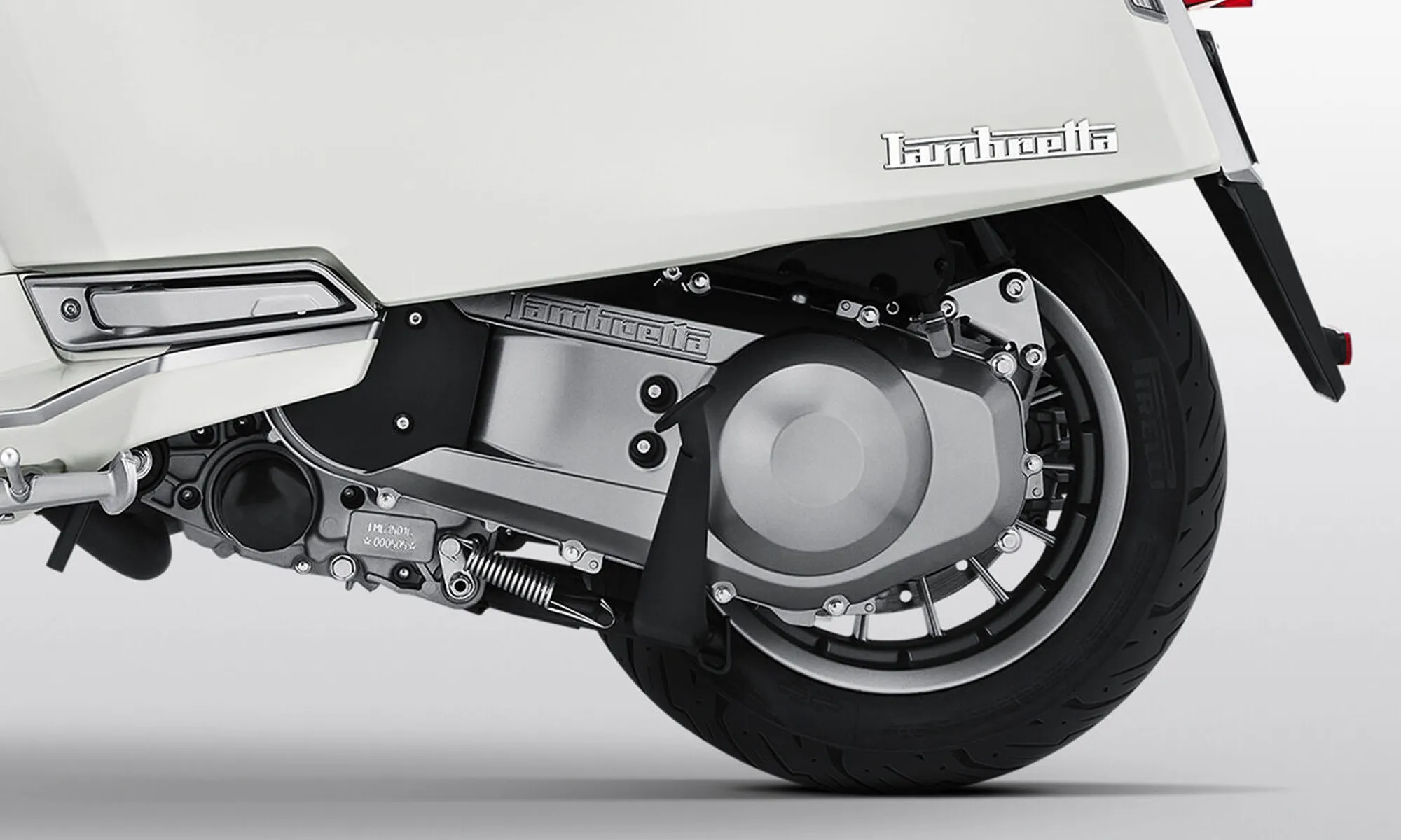 Lambretta G350 ランブレッタ愛好家が期待するスムーズで反応が良く、爽快な乗り心地を実現した水冷330cc。高性能エンジンを搭載 | 輸入発売元 MOTORISTS モータリスト合同会社